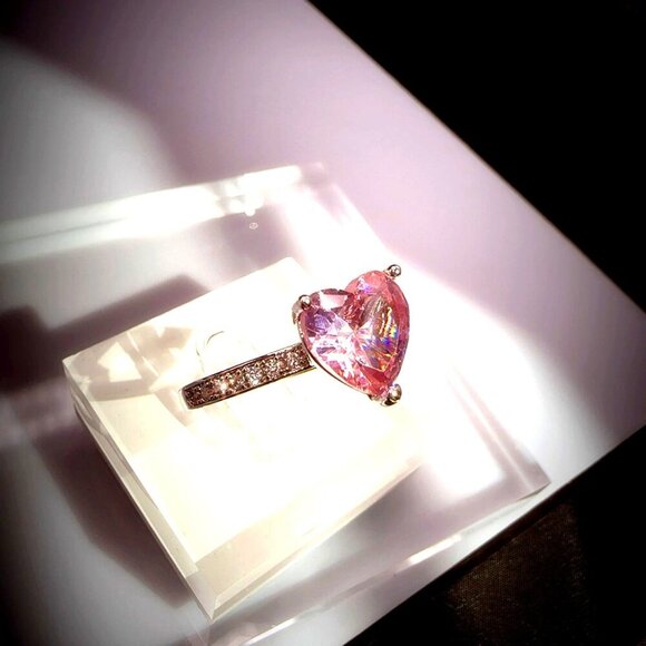 Pink Cubic Zirconia Heart Cut Ring Silver Tone Size 7 - Picture 3 of 9
